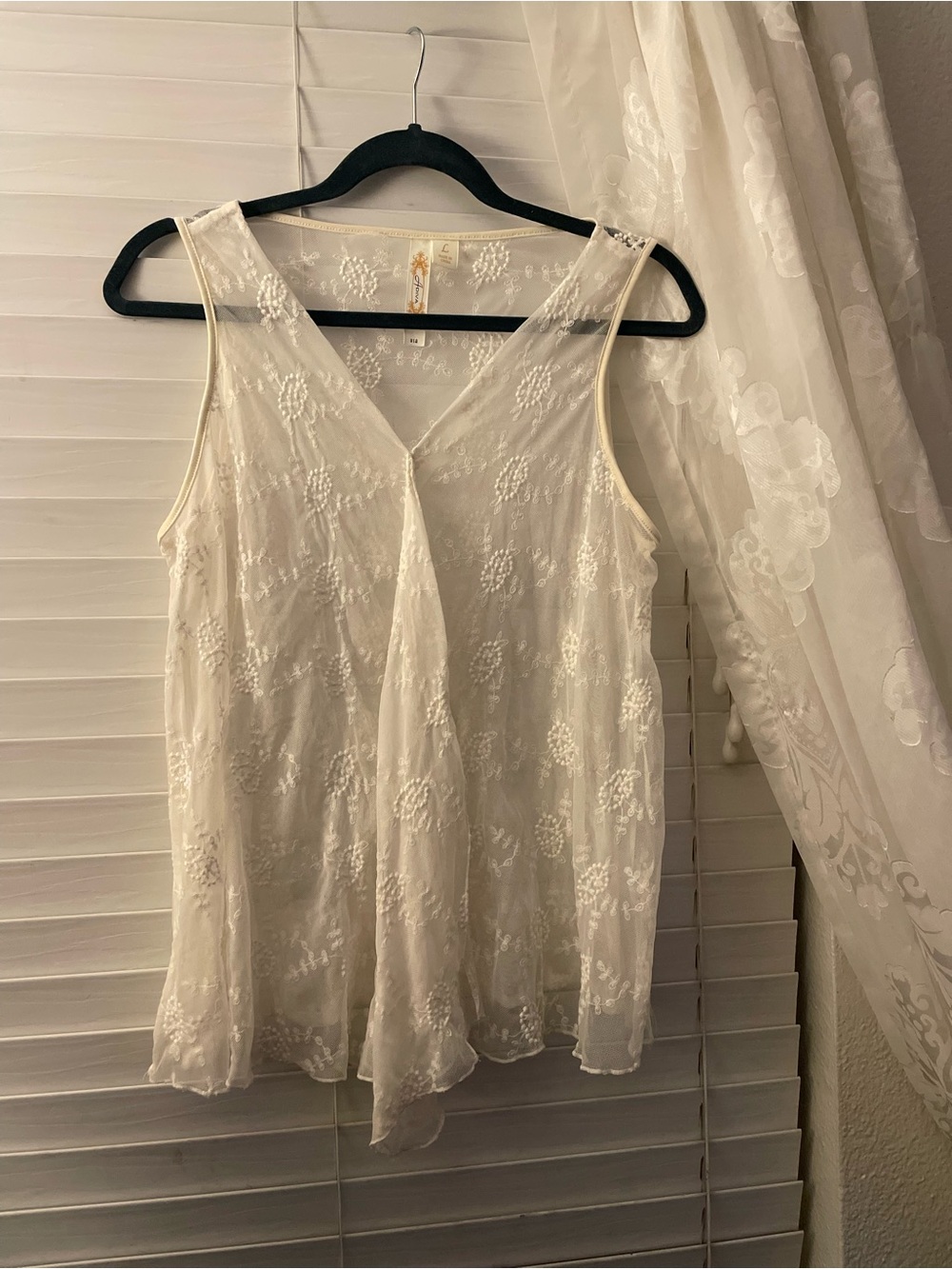 Adiva Delicate Embroidered Sheer V-Neck Top in Cream